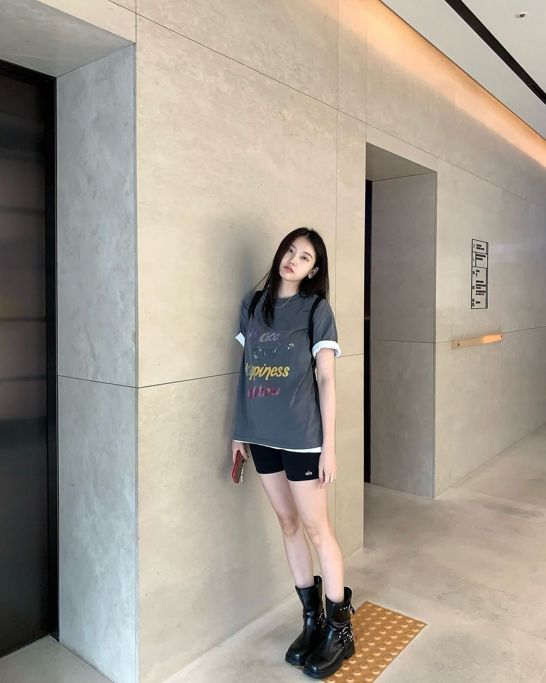 심소영 바이커 팬츠 스타일링